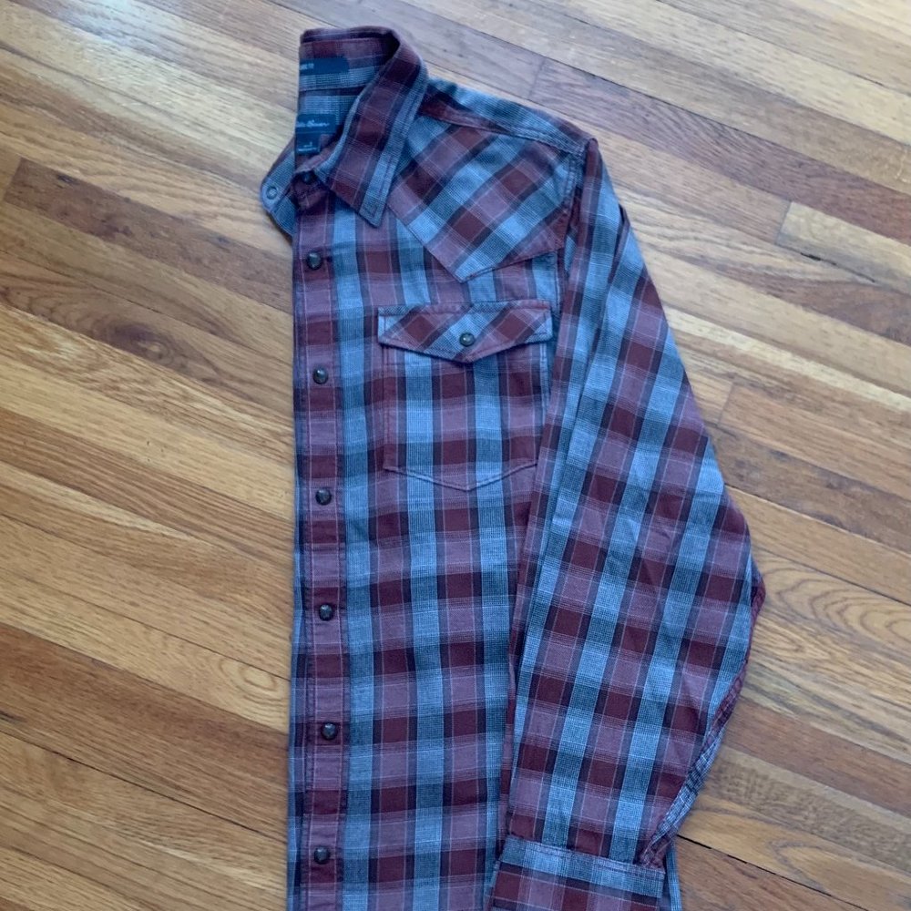 Long-Sleeved Button-Up - Picture 4 of 4